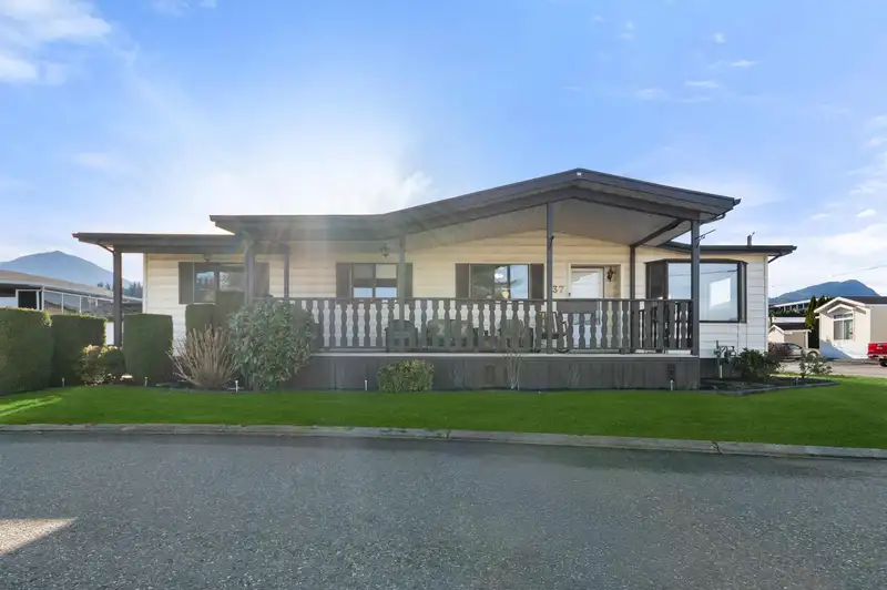 137 6338 VEDDER ROAD - photo 1 of 32