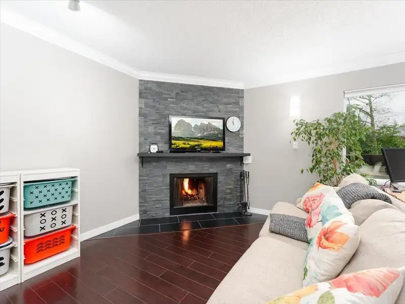 3426 COPELAND AVENUE - photo 1 of 33