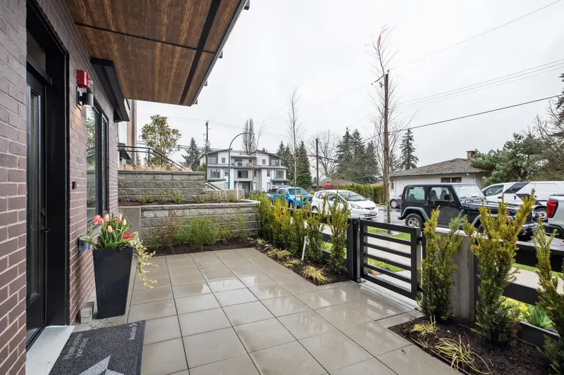 104 715 DUCKLOW STREET - photo 2 of 10