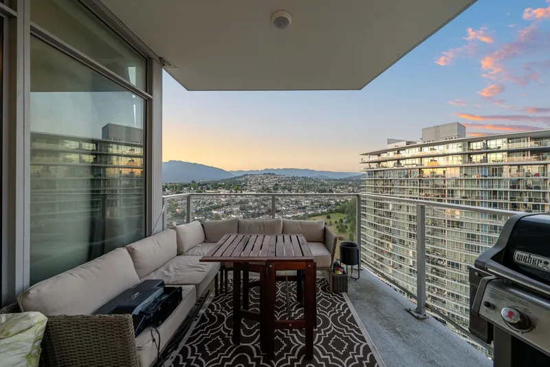 2810 1788 GILMORE AVENUE - photo 2 of 25