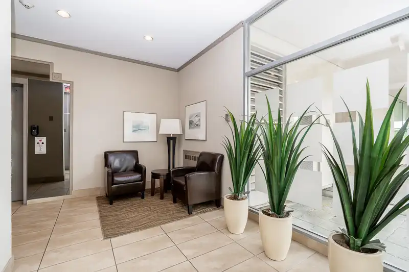 804 1355 W BROADWAY - photo 3 of 29