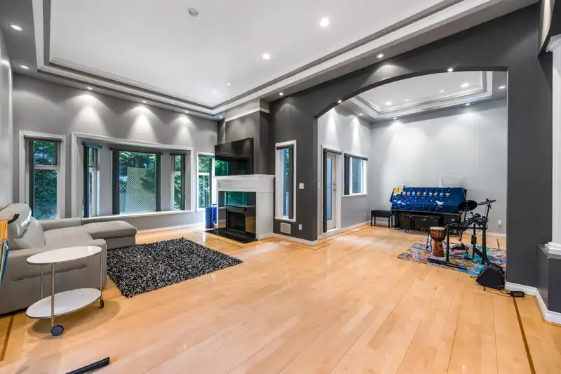 6030 ELGIN AVENUE - photo 3 of 21
