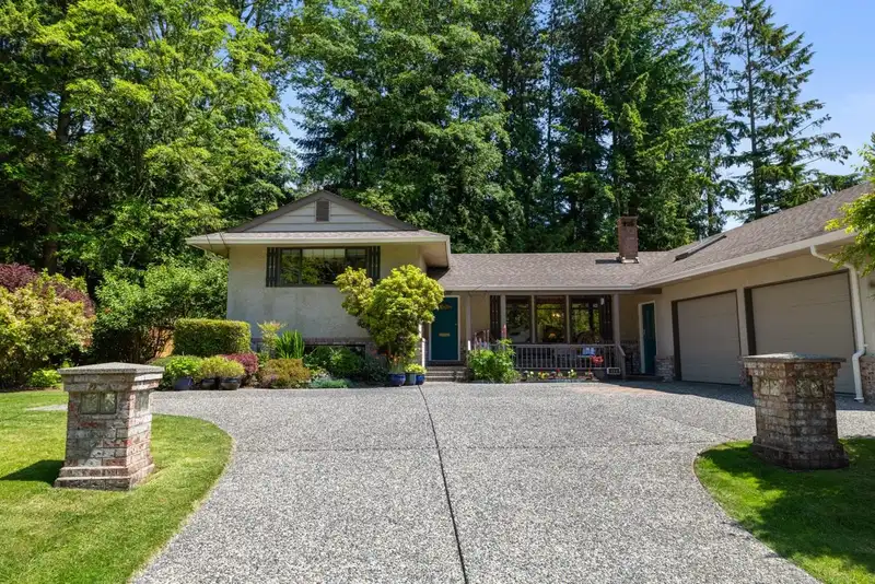 4492 LIONS AVENUE - photo 1 of 31