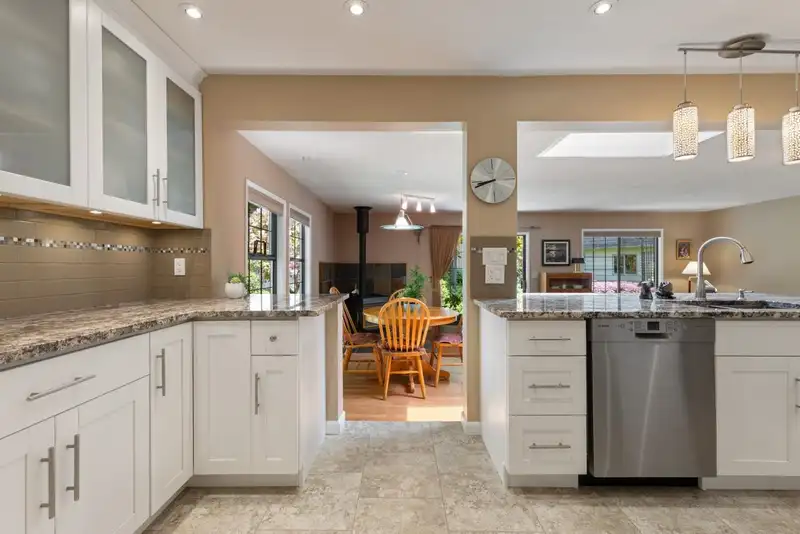 4492 LIONS AVENUE - photo 4 of 31