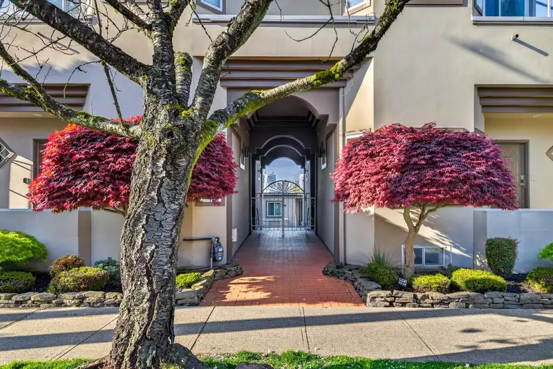 1261 W 7TH AVENUE - photo 3 of 38