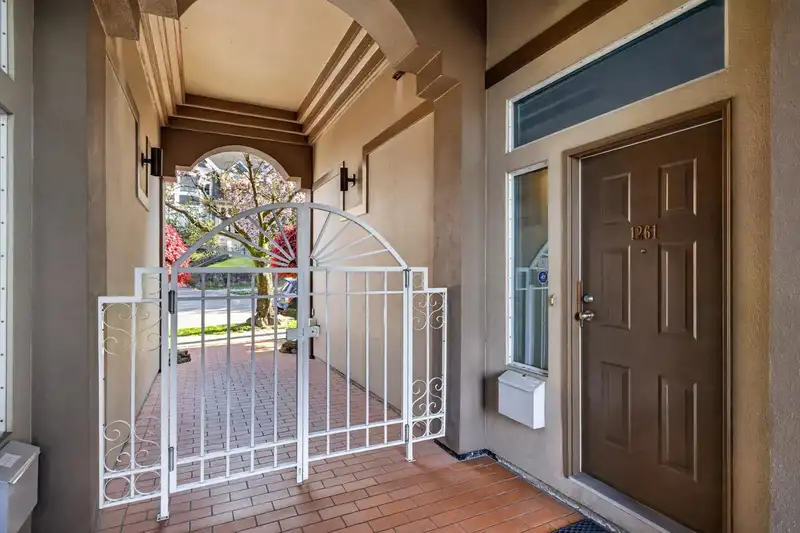 1261 W 7TH AVENUE - photo 4 of 38