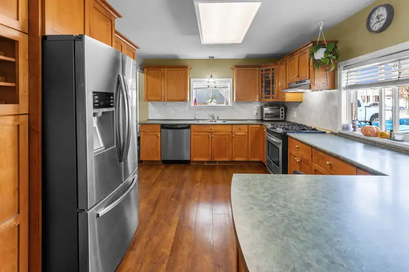 32622 EGGLESTONE AVENUE - photo 3 of 40
