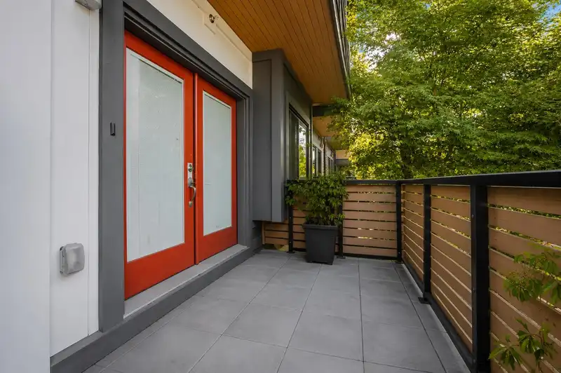 2412 DUNDAS STREET - photo 2 of 18