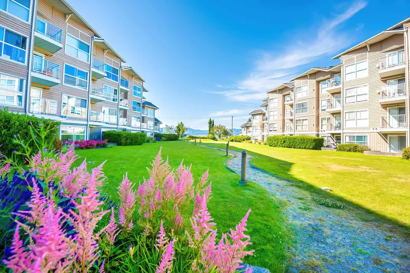 311 5880 DOVER CRESCENT - photo 1 of 25