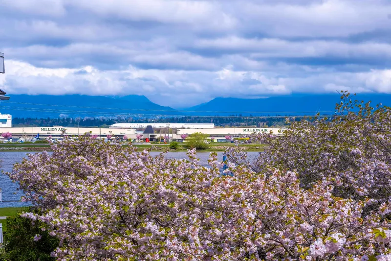 311 5880 DOVER CRESCENT - photo 2 of 25