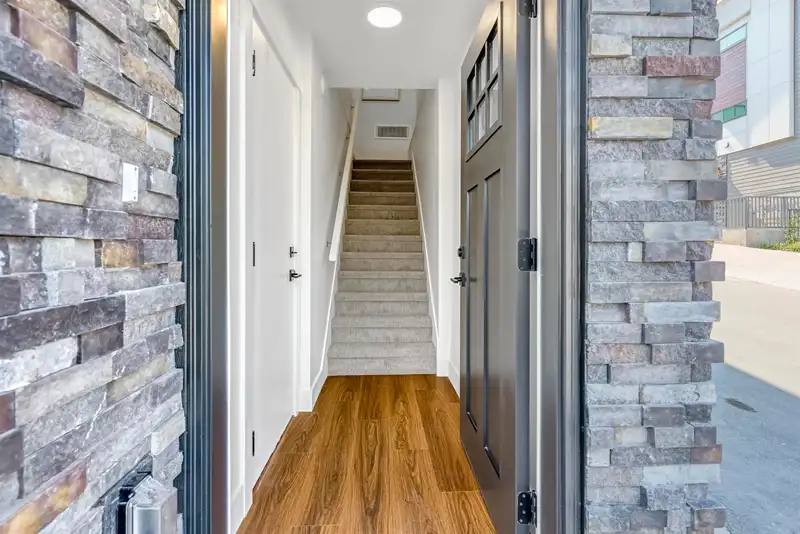 19 6035 141 STREET - photo 4 of 36