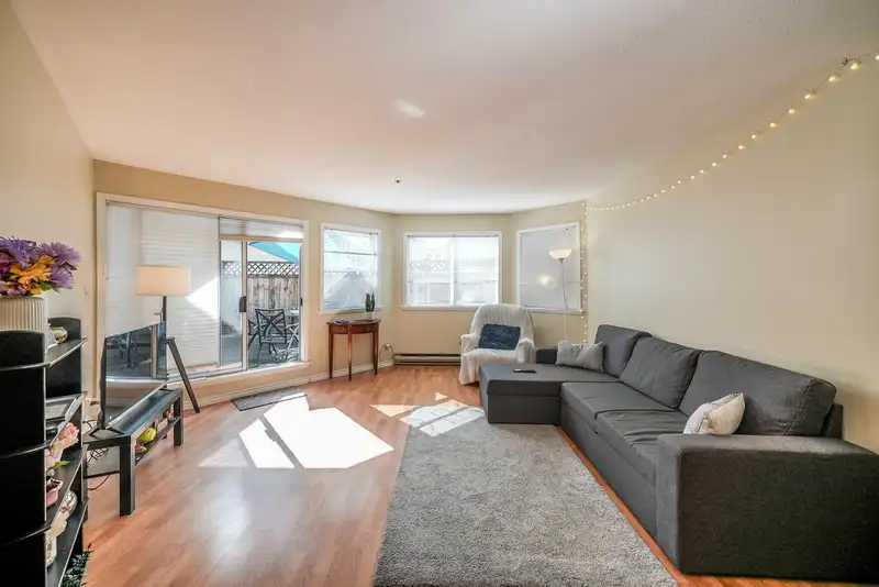 106 918 RODERICK AVENUE - photo 2 of 14