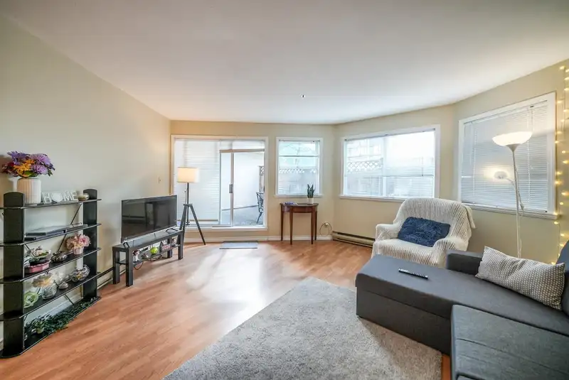106 918 RODERICK AVENUE - photo 3 of 14