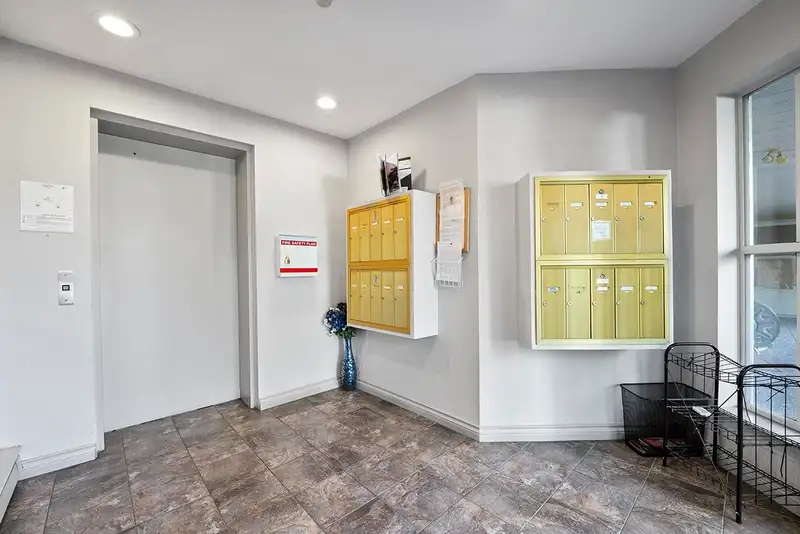 306 5635 PATTERSON AVENUE - photo 3 of 26