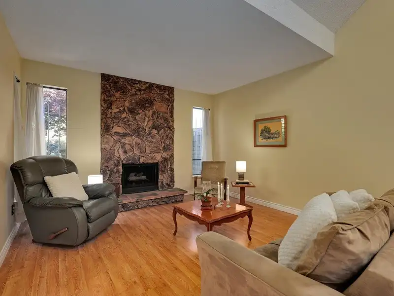 7847 MARCHWOOD PLACE - photo 4 of 30