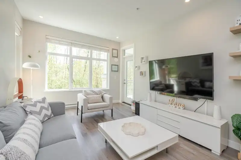 302 15436 31 AVENUE - photo 3 of 36