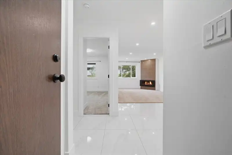 202 1209 HOWIE AVENUE - photo 4 of 30