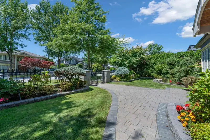 7216 ANGUS DRIVE - photo 2 of 30