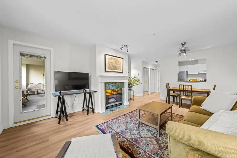 206 55 BLACKBERRY DRIVE - photo 2 of 23