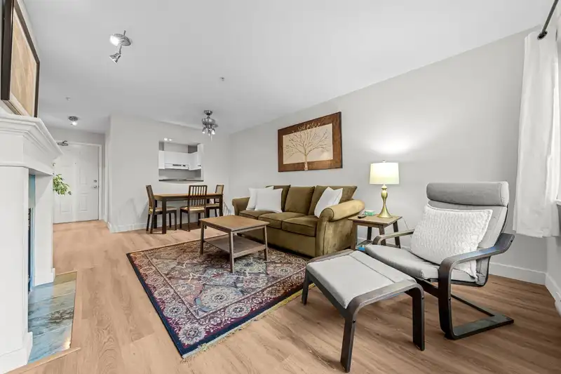 206 55 BLACKBERRY DRIVE - photo 3 of 23