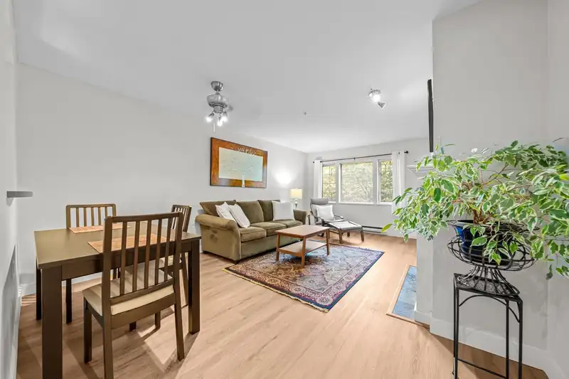 206 55 BLACKBERRY DRIVE - photo 4 of 23