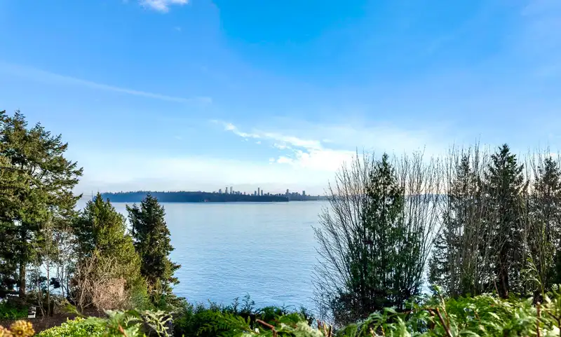 3575 SUNSET LANE - photo 1 of 13