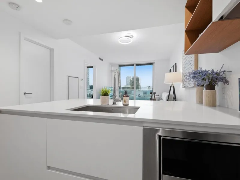 905 6000 MCKAY AVENUE - photo 3 of 21