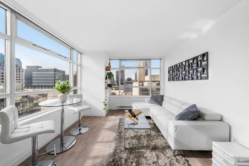 1709 438 SEYMOUR STREET - photo 1 of 25