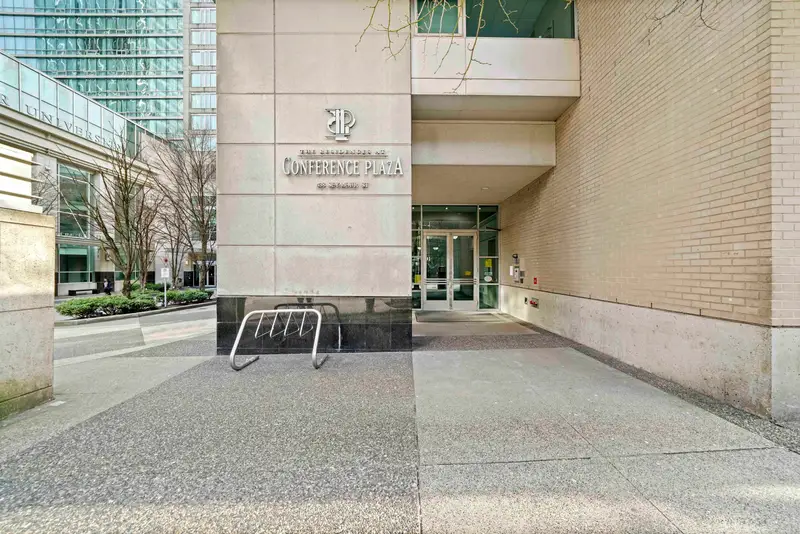 1709 438 SEYMOUR STREET - photo 4 of 25