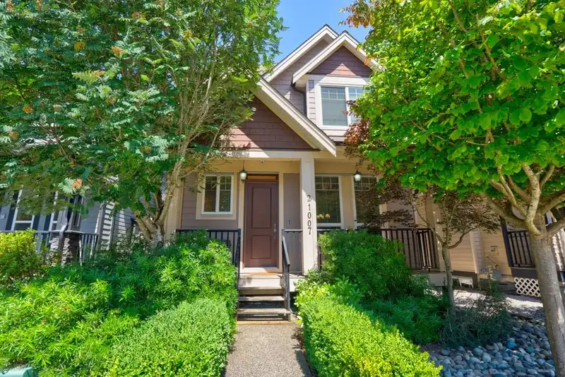 21007 77 AVENUE - photo 1 of 38