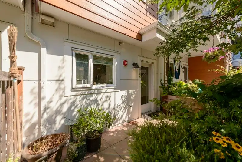 112 1733 E 33RD AVENUE - photo 3 of 37