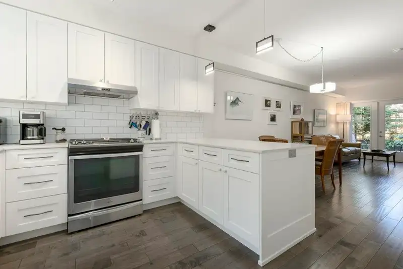 112 1733 E 33RD AVENUE - photo 4 of 37