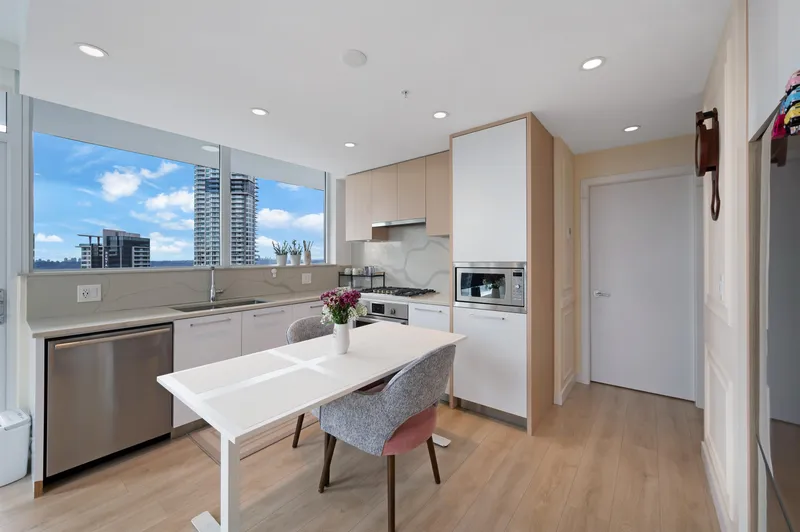 1309 567 CLARKE ROAD - photo 3 of 25