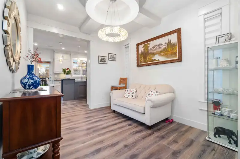 8817 STEGAVIK COURT - photo 4 of 31