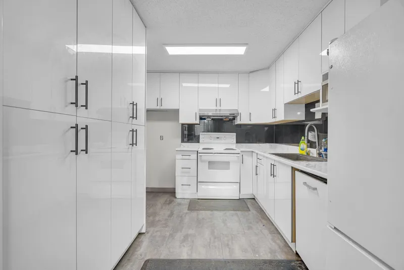 13335 70B AVENUE - photo 2 of 16