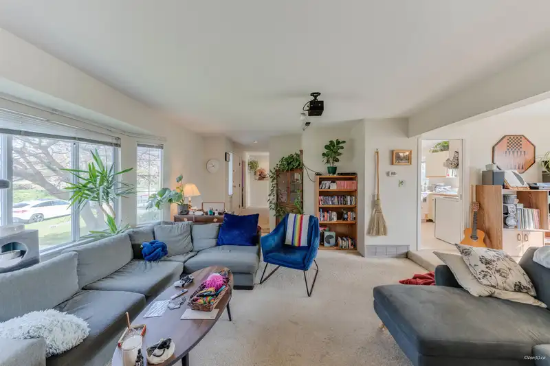 5592 ELIZABETH STREET - photo 3 of 40