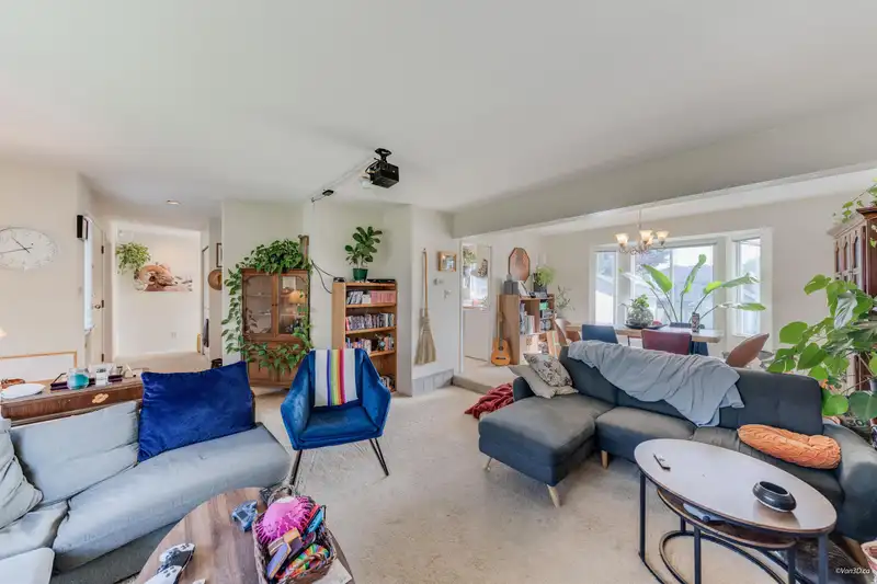 5592 ELIZABETH STREET - photo 4 of 40