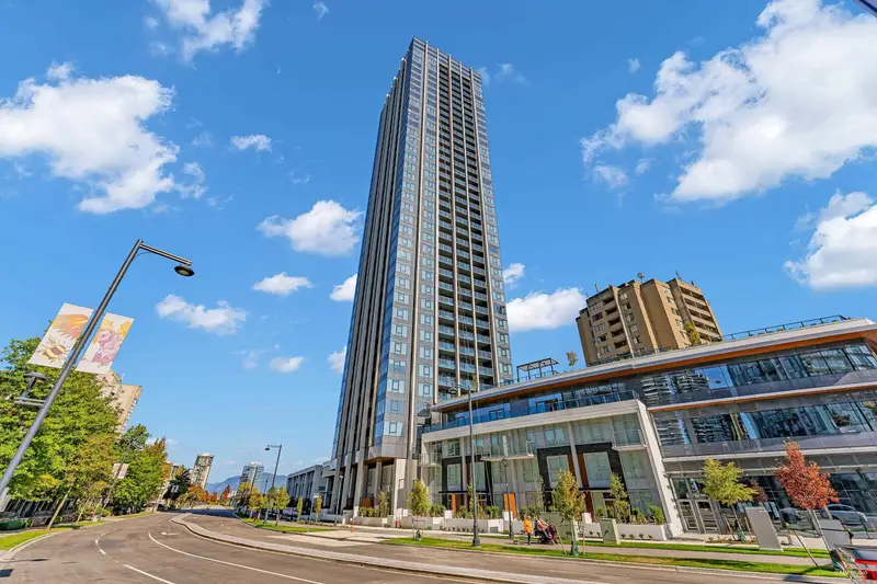 302 10448 UNIVERSITY DRIVE - photo 2 of 20