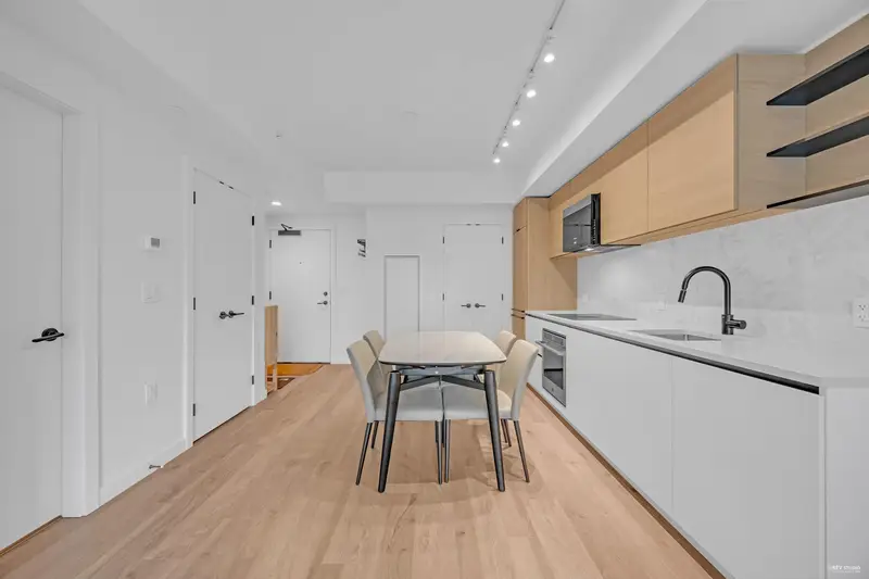 302 10448 UNIVERSITY DRIVE - photo 4 of 20