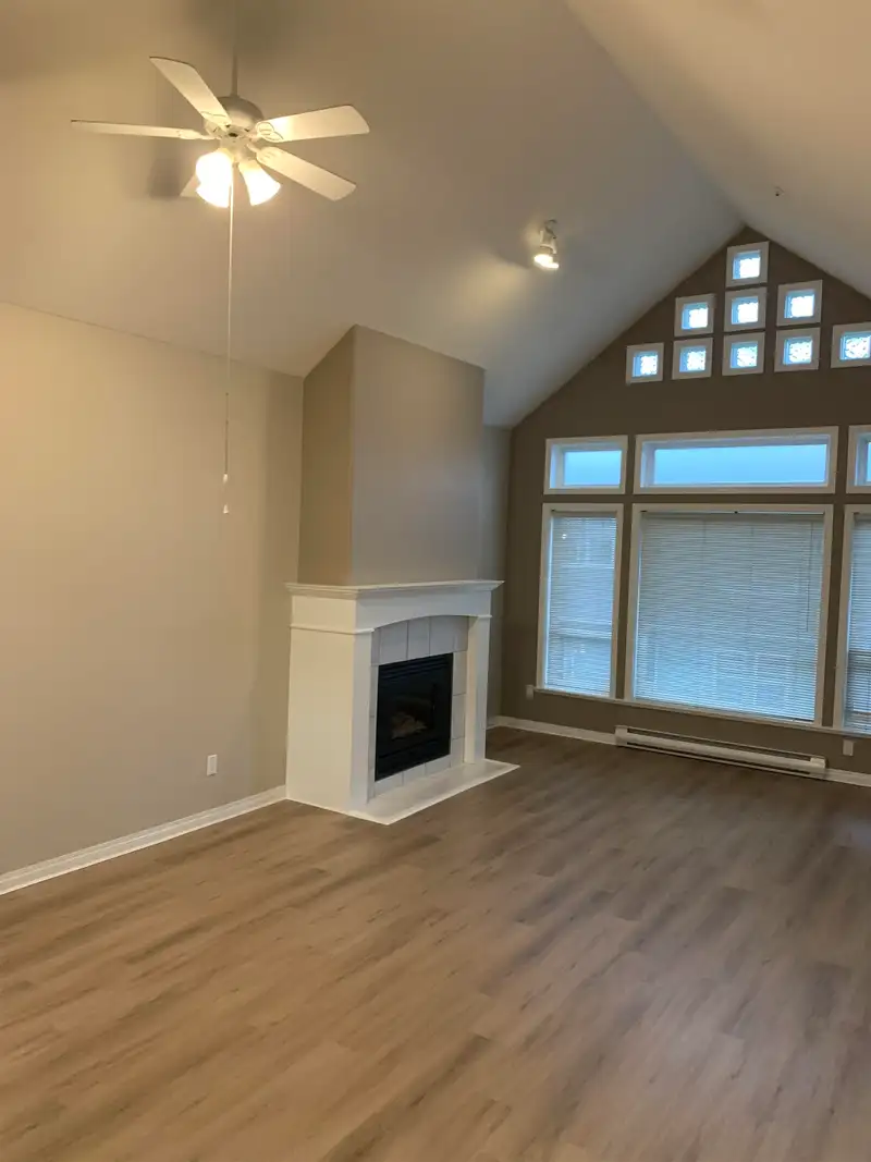 402 15558 16A AVENUE - photo 3 of 23