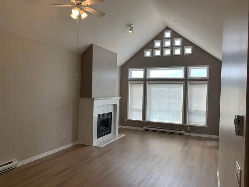402 15558 16A AVENUE - photo 4 of 23