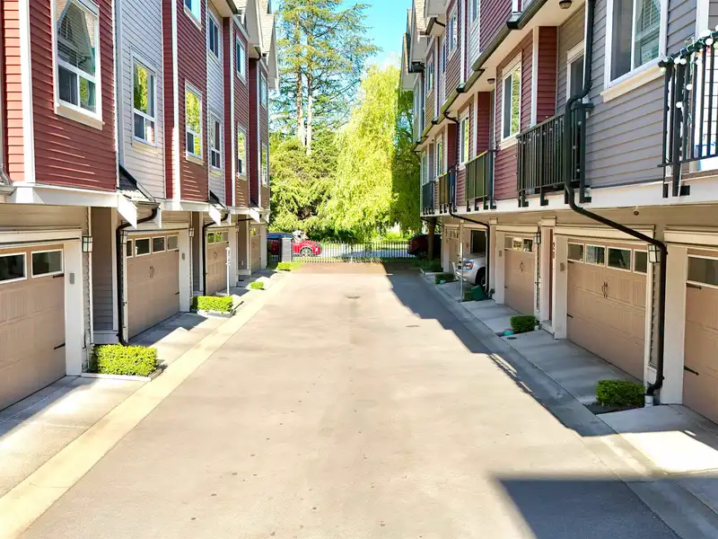 17 14177 103 AVENUE - photo 3 of 38