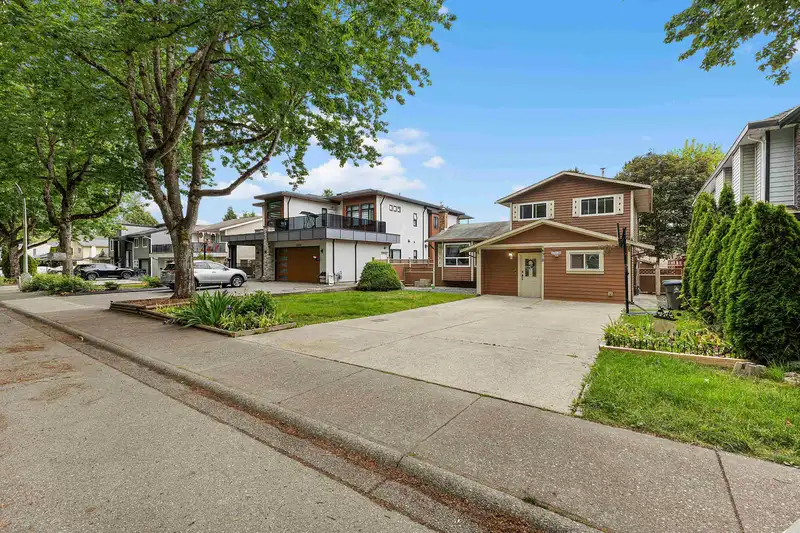 14518 85A AVENUE - photo 2 of 29