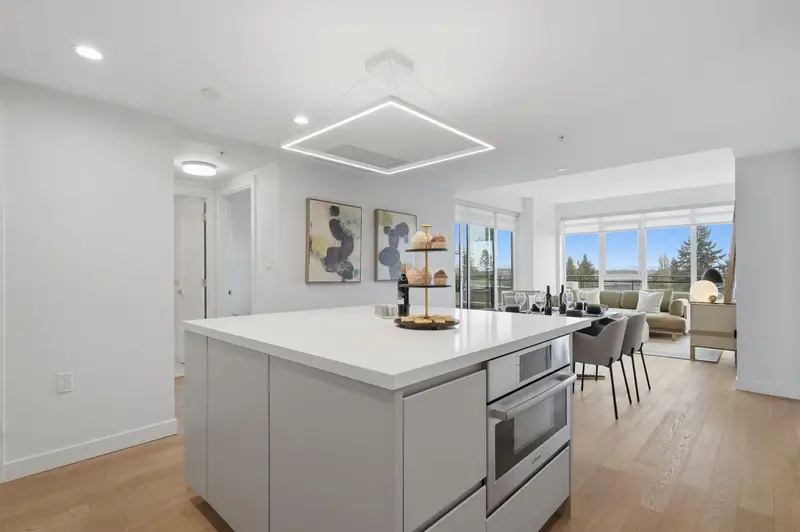 304 1526 FINLAY STREET - photo 4 of 25