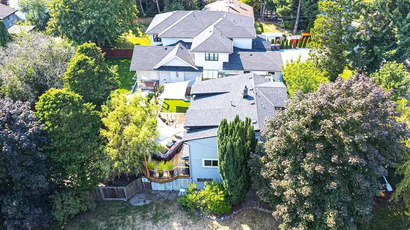 16124 9 AVENUE - photo 3 of 40