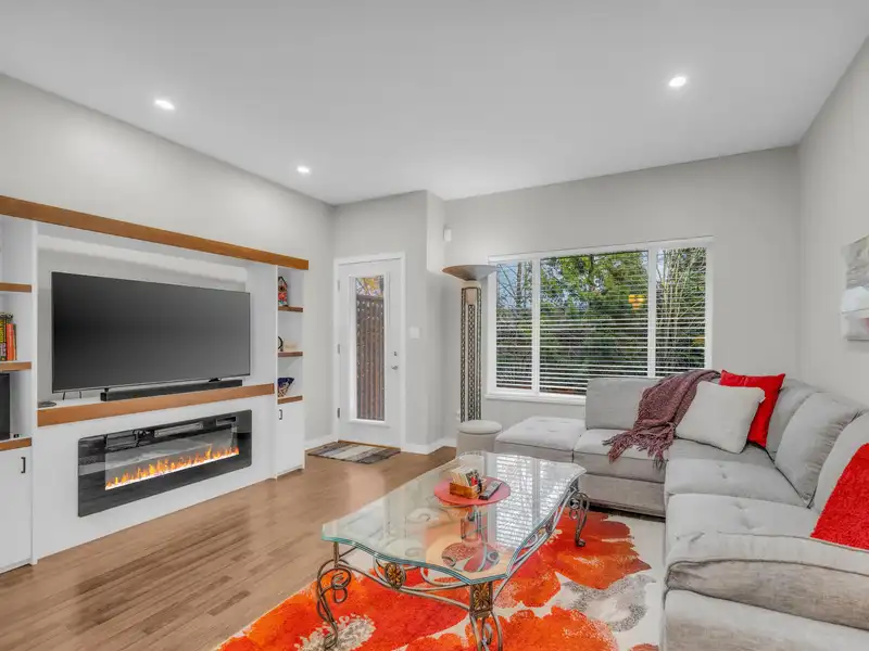 24 18701 66 AVENUE - photo 3 of 36