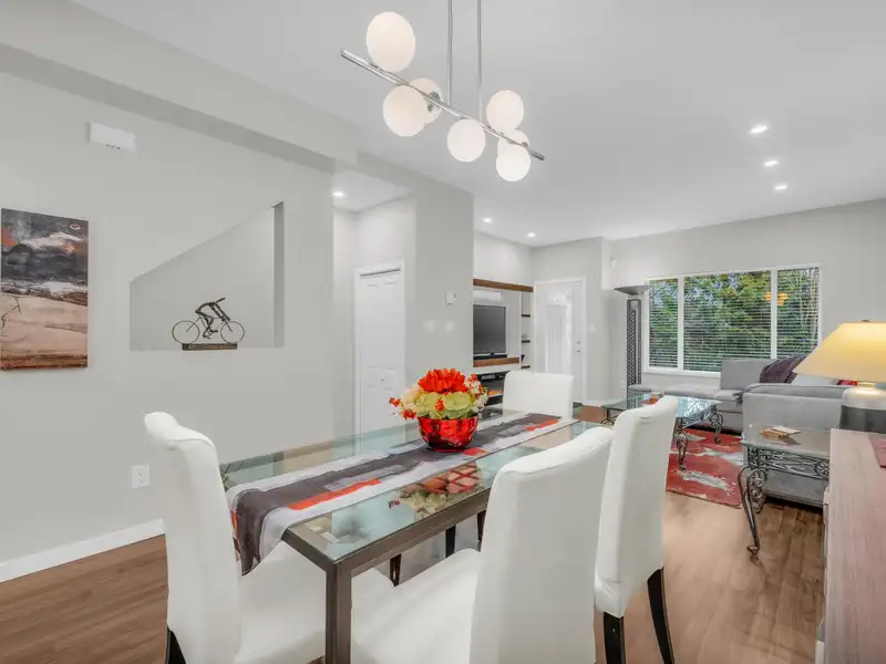 24 18701 66 AVENUE - photo 4 of 36