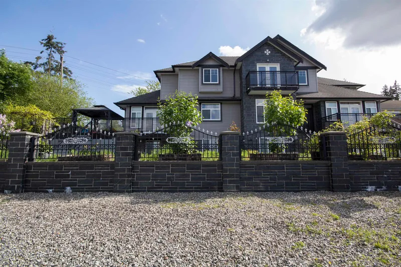 12136 100A AVENUE - photo 2 of 25