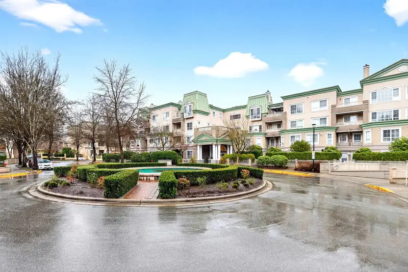 407 2970 PRINCESS CRESCENT - photo 3 of 25