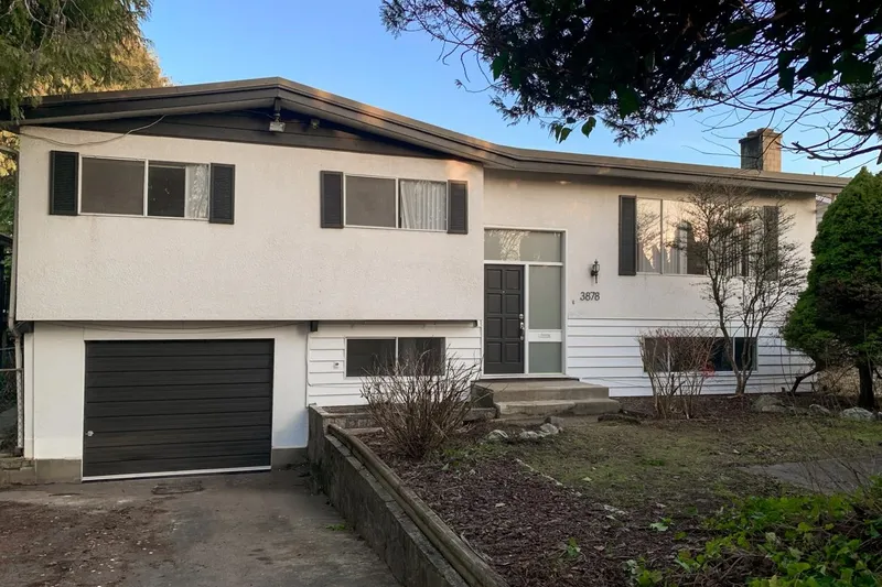 3878 ROYAL OAK AVENUE - photo 1 of 25